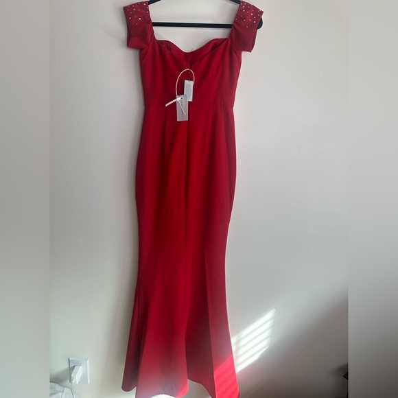 NWT Marchesa Red Embellished Gown with Slit and Off the Shoulder Neckline - Picture 6 of 12